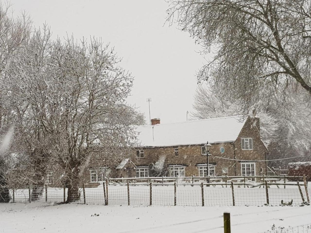 The Old Spotted Cow Bed and Breakfast Marston Meysey Εξωτερικό φωτογραφία